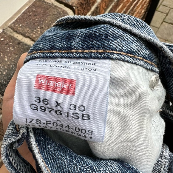 Wrangler Women's Relaxed Blue Jeans - Picture 4 of 6